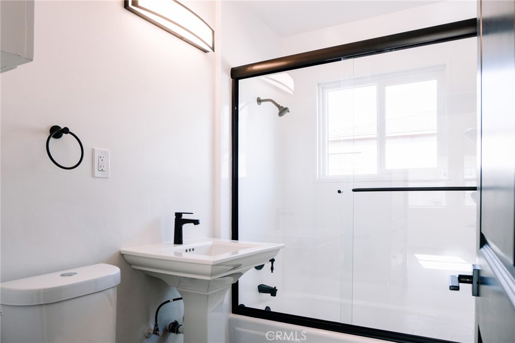 5916 Walnut Avenue Long Beach, CA 90805 - Photo 9 of 34