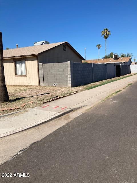 6008 West Granada Road Phoenix, AZ 85035 - Photo 13 of 14 Side yard block wall & RV gate
