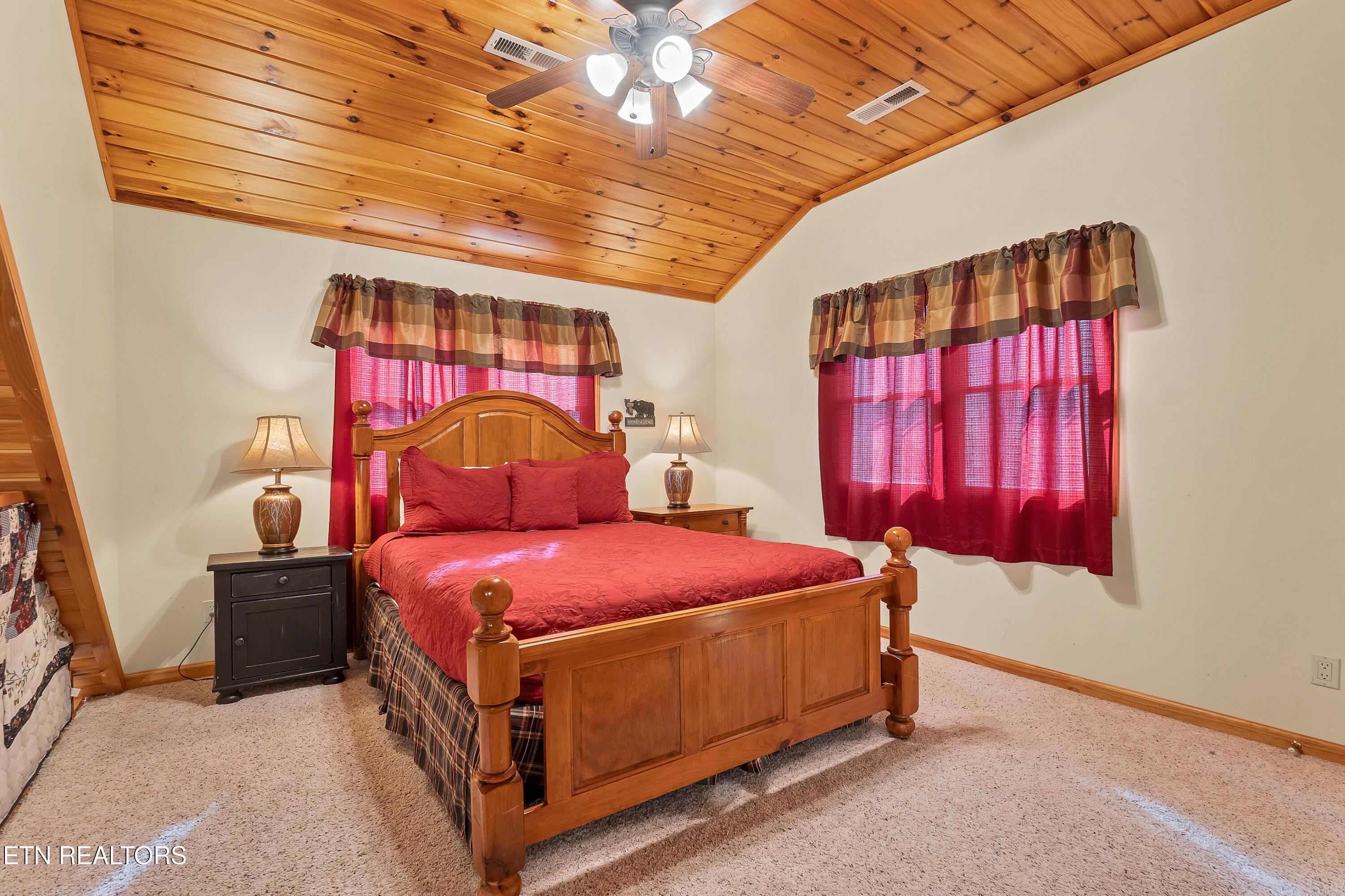 319 Rainbow Circle Townsend, TN 37882 - Photo 17 of 27 Loft Sleeping Area