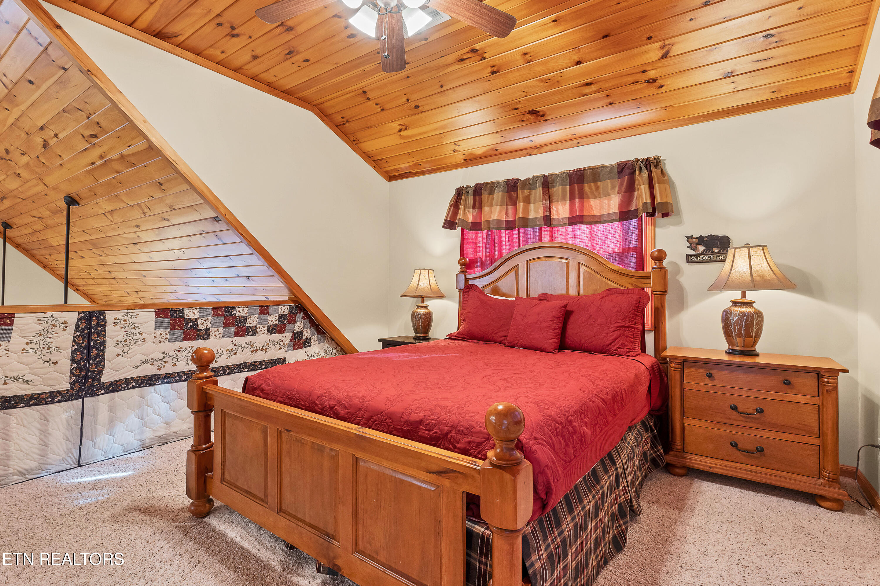 319 Rainbow Circle Townsend, TN 37882 - Photo 17 of 28 Loft Sleeping Area