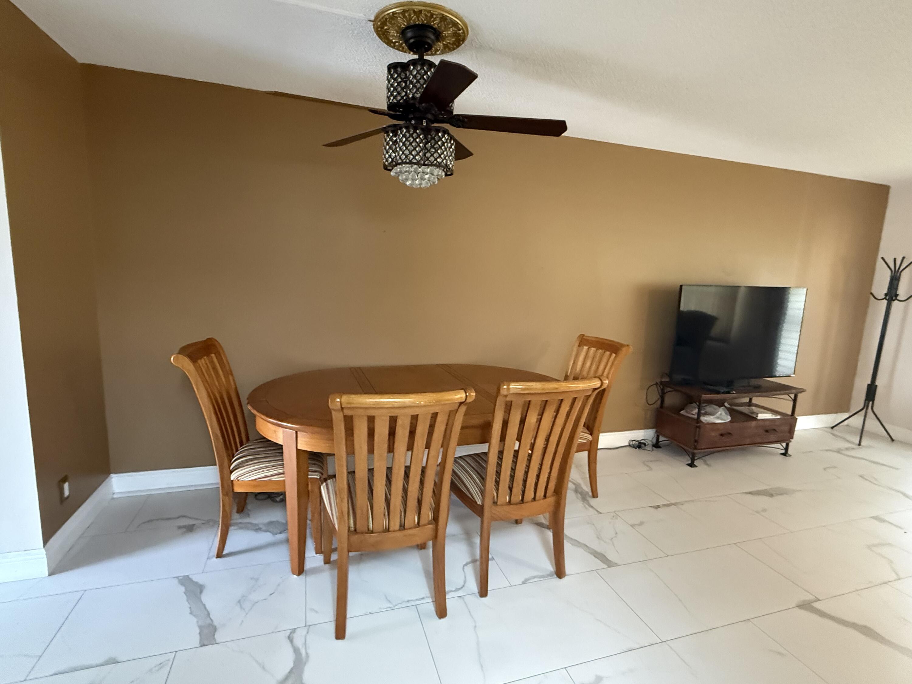 314 Dorset H Boca Raton, FL 33434 - Photo 4 of 10 Dining room
