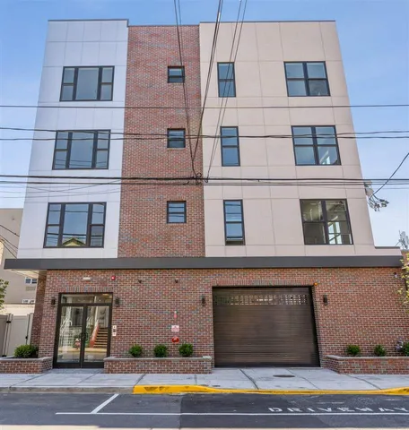 $2,795 | 6108 Hudson Avenue, West New York, NJ 07093