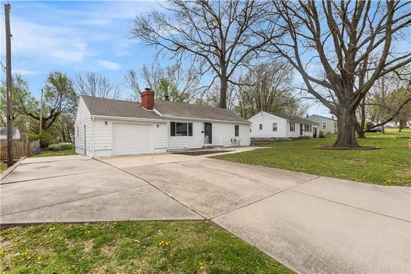 $250,000 | 1007 Northeast 67th Street, Gladstone, MO 64118