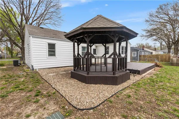$250,000 | 1007 Northeast 67th Street, Gladstone, MO 64118