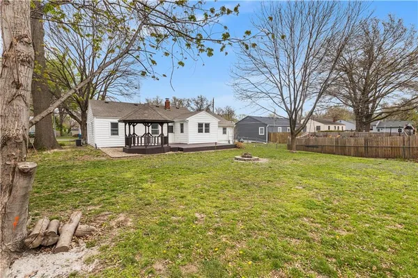 $250,000 | 1007 Northeast 67th Street, Gladstone, MO 64118