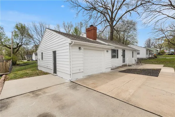 $250,000 | 1007 Northeast 67th Street, Gladstone, MO 64118