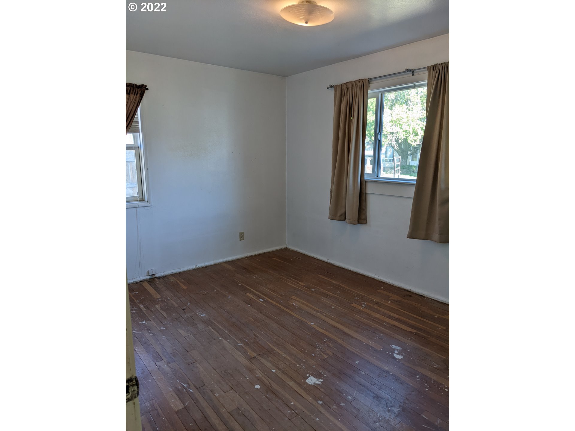 3020 Southwest Isaac Avenue Pendleton, OR 97801 - Photo 17 of 28 a view of an empty room with wooden floor and a window