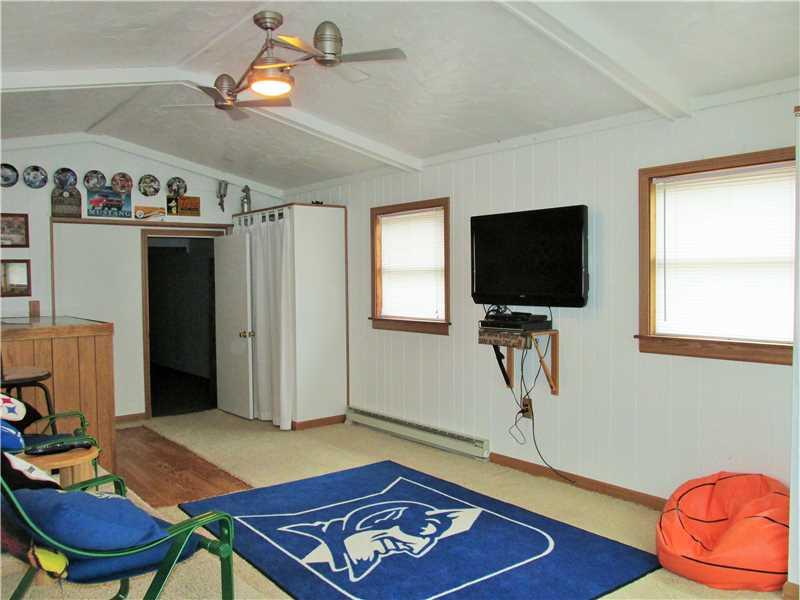 113 Easy Street Butler, PA 16001 - Photo 20 of 21 Den/Family/Great Room.