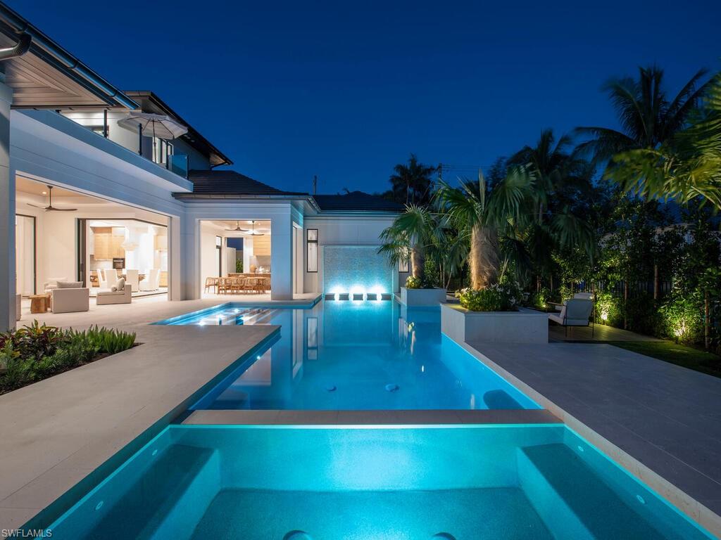 540 4th Avenue North Naples, FL 34102 - Photo 2 of 24