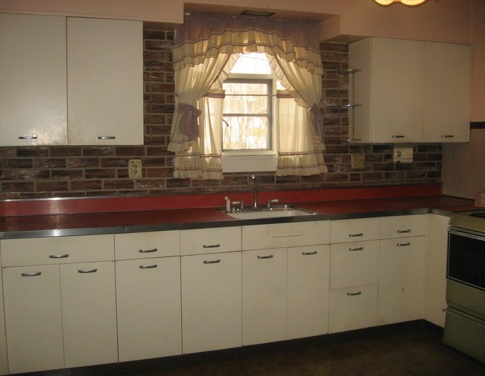 118 Phillips Road Latrobe, PA 15650 - Photo 5 of 14 Kitchen