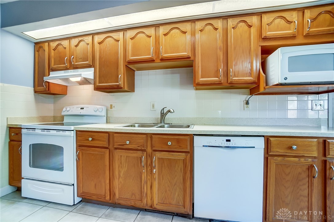 5747 Oak Valley Road Kettering, OH 45440 - Photo 16 of 59 Gallery Image 16
