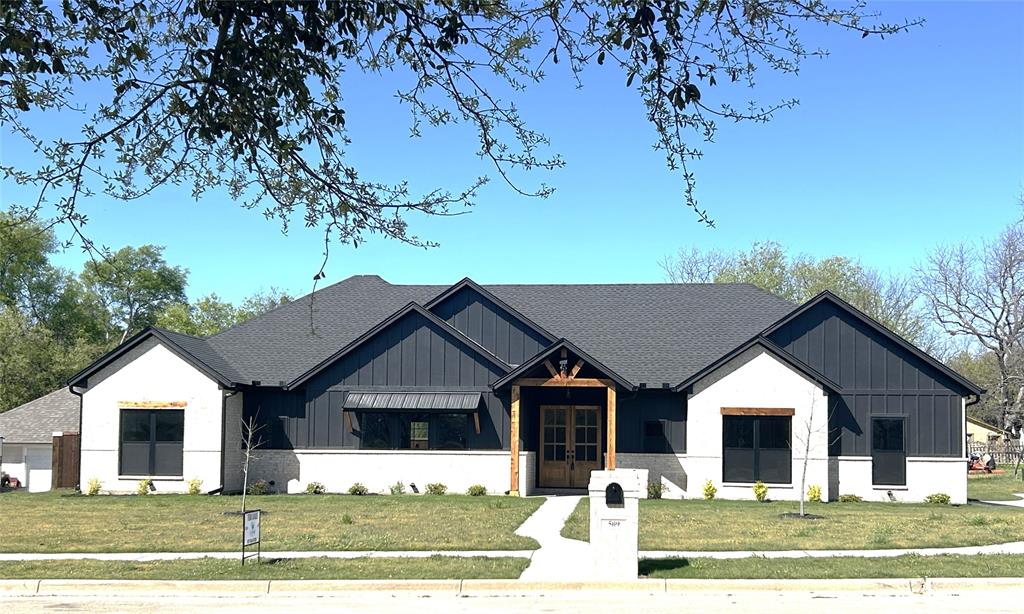 509 Emma Lane Grandview, TX 76050 - Photo 1 of 35