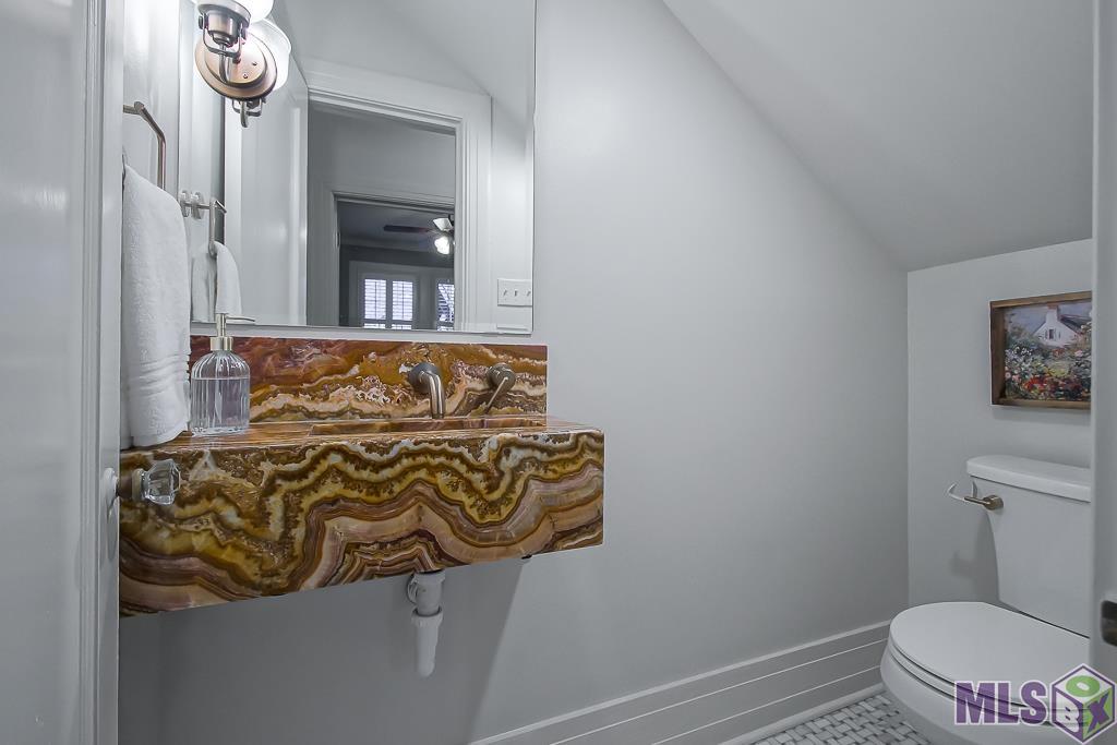 2221 Olive Street Baton Rouge, LA 70806 - Photo 20 of 33 Powder Bath