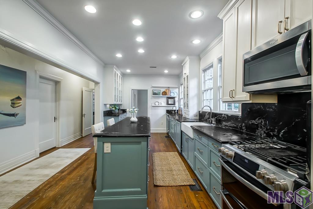 2221 Olive Street Baton Rouge, LA 70806 - Photo 10 of 33 Kitchen Towards Dining