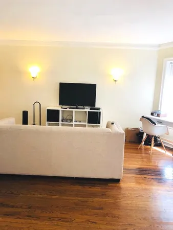 $1,475 | 1056 West Thorndale Avenue, Unit 1U, Chicago, IL 60660