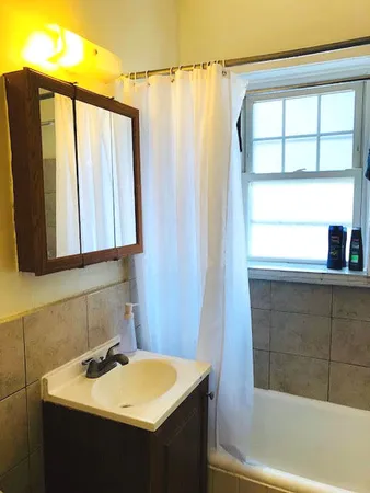 $1,475 | 1056 West Thorndale Avenue, Unit 1U, Chicago, IL 60660