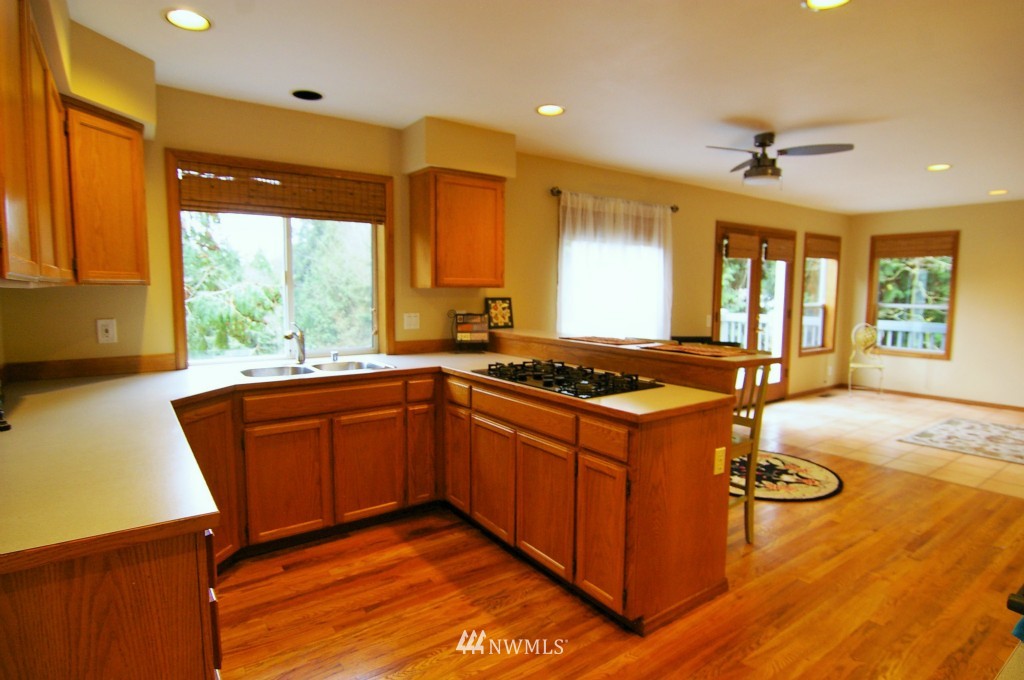 2520 243rd Place Southeast Bothell, WA 98021 - Photo 10 of 19