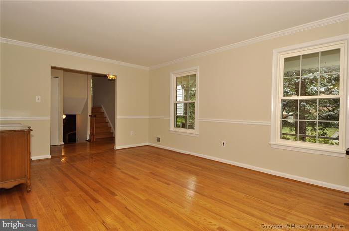 2203 Musgrove Road Silver Spring, MD 20904 - Photo 10 of 30 Living Room