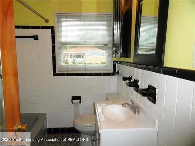 2515 Barstow Road Lansing, MI 48906 - Photo 11 of 14 20160827033036954699000000-o