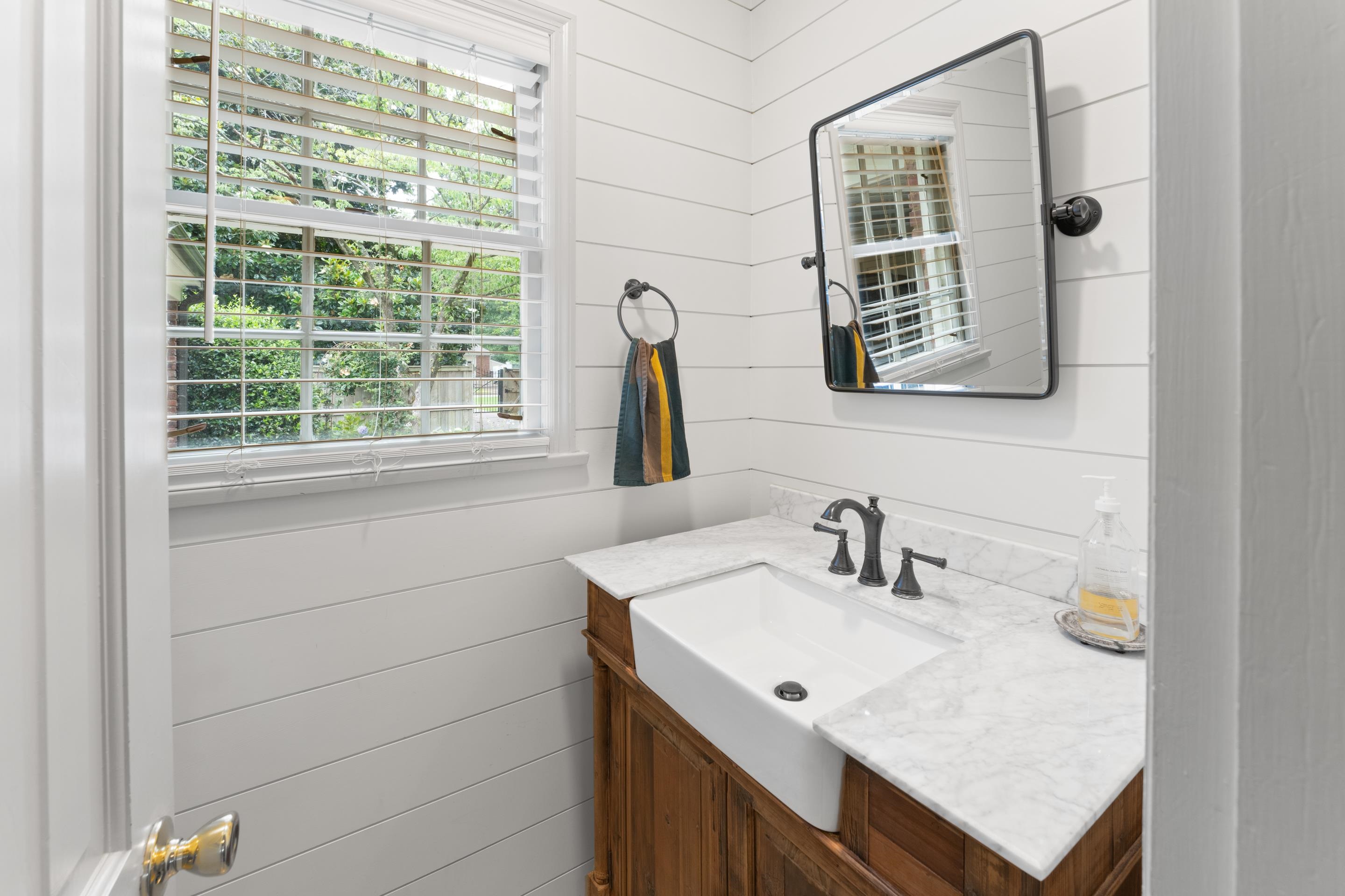 1226 Fair Meadow Road Memphis, TN 38117 - Photo 24 of 40 Half bath with granite vanity.