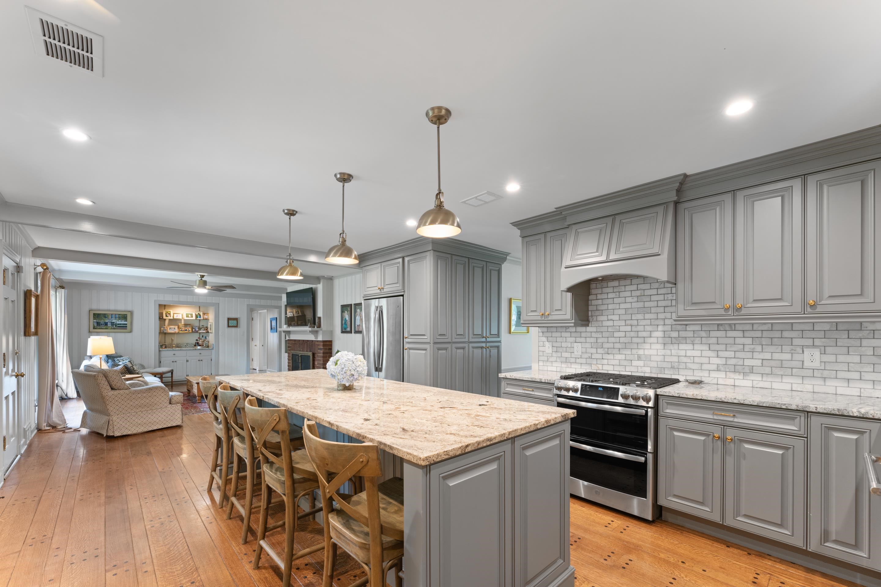 1226 Fair Meadow Road Memphis, TN 38117 - Photo 3 of 40 Kitchen featuring a center island breakfast bar.