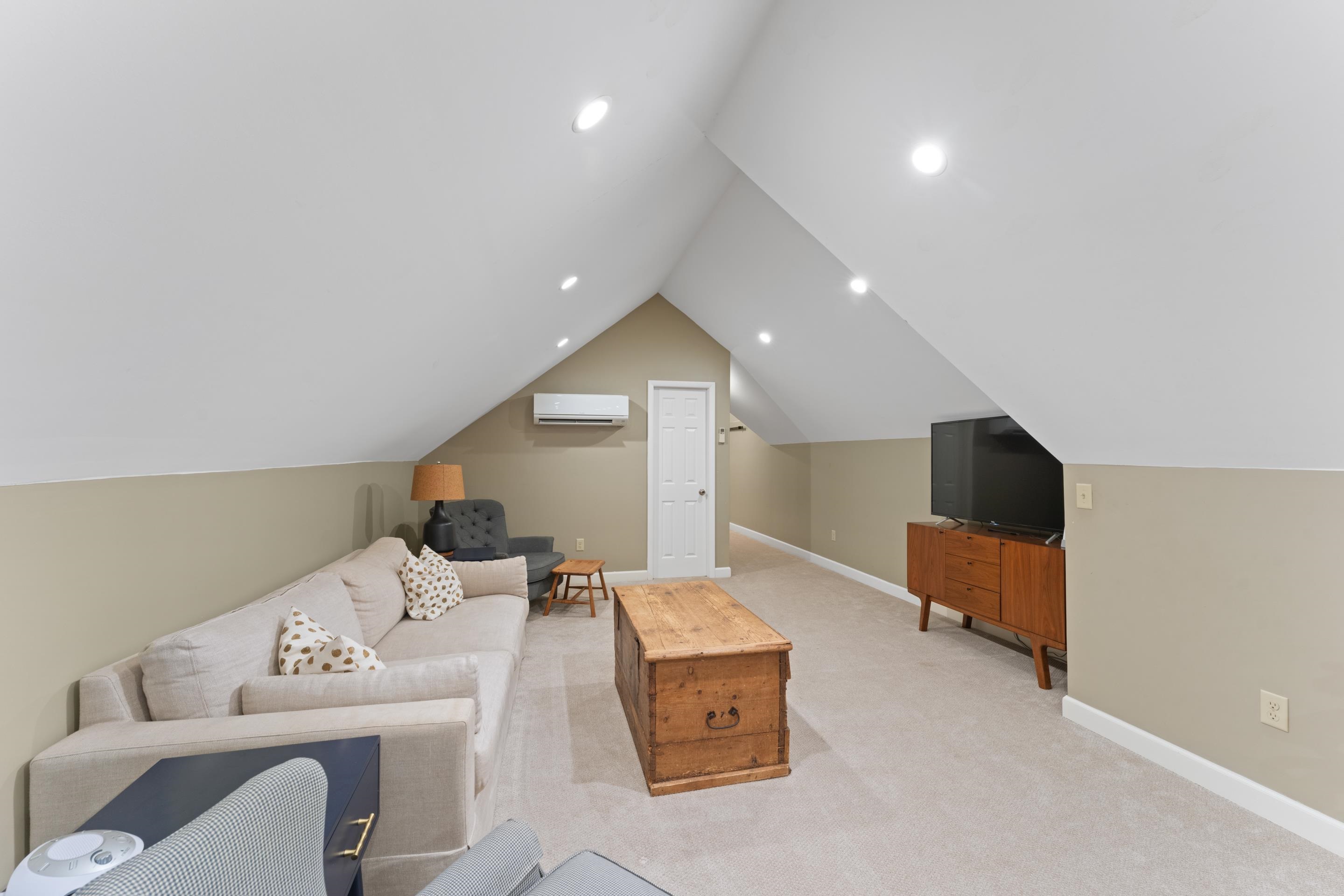 1226 Fair Meadow Road Memphis, TN 38117 - Photo 31 of 40 Bonus room featuring soft carpeting, recessed lighting, neutral colors.