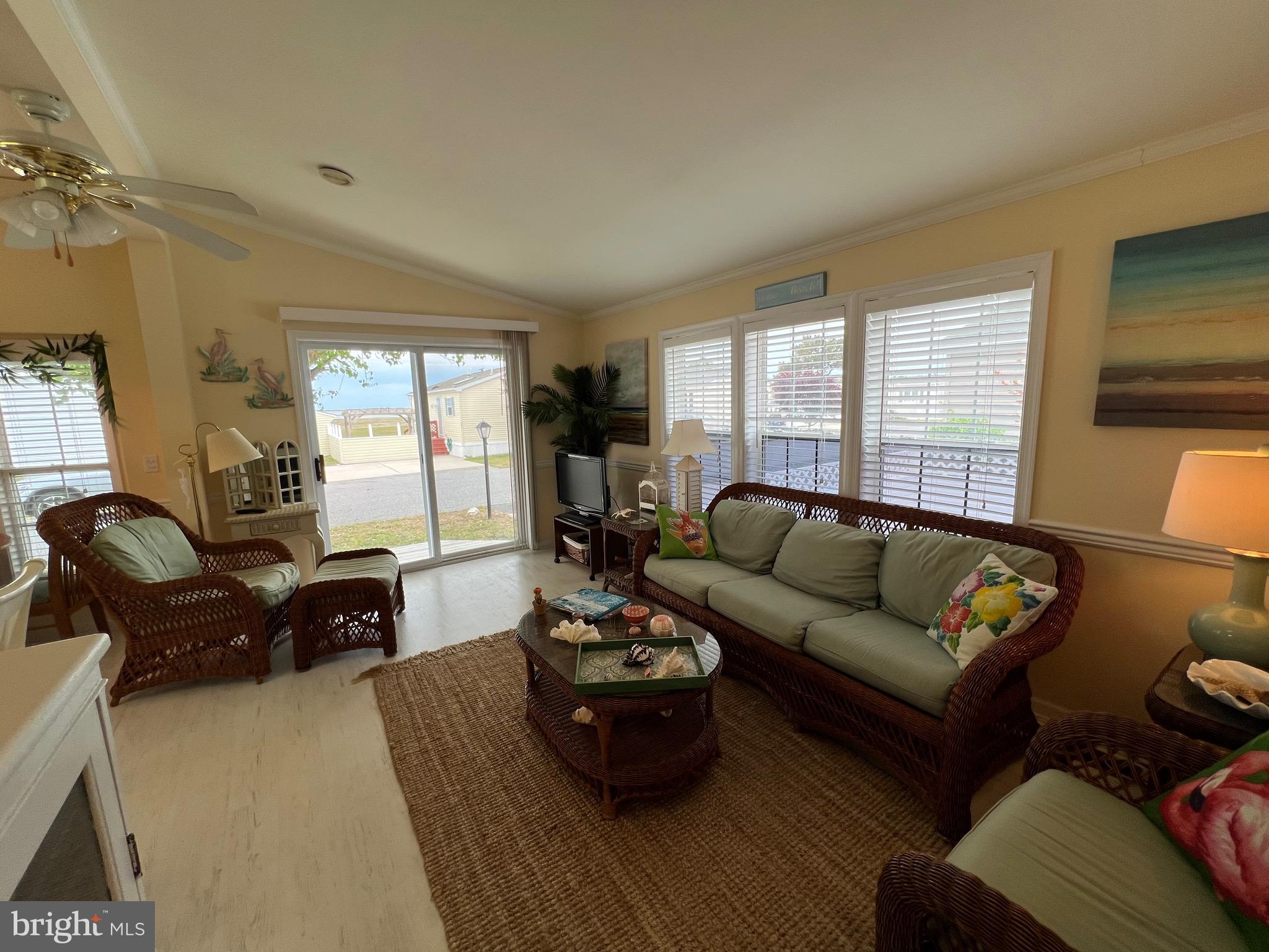 8830 Bay Ridge Drive Berlin, MD 21811 - Photo 10 of 121 Living Room