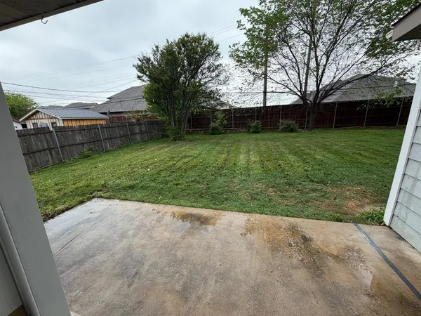 $2,400 | 411 East Alexander Lane, Euless, TX 76040