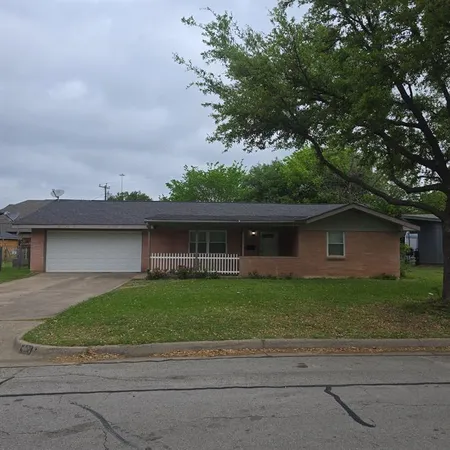 $2,400 | 411 East Alexander Lane, Euless, TX 76040