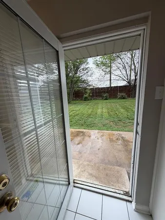 $2,400 | 411 East Alexander Lane, Euless, TX 76040