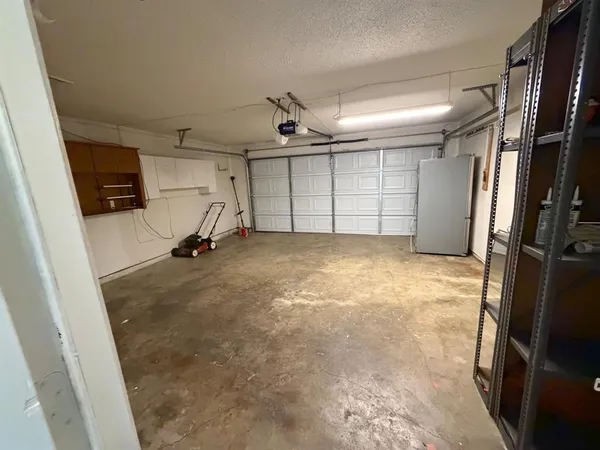 $2,400 | 411 East Alexander Lane, Euless, TX 76040