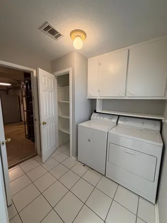 $2,400 | 411 East Alexander Lane, Euless, TX 76040