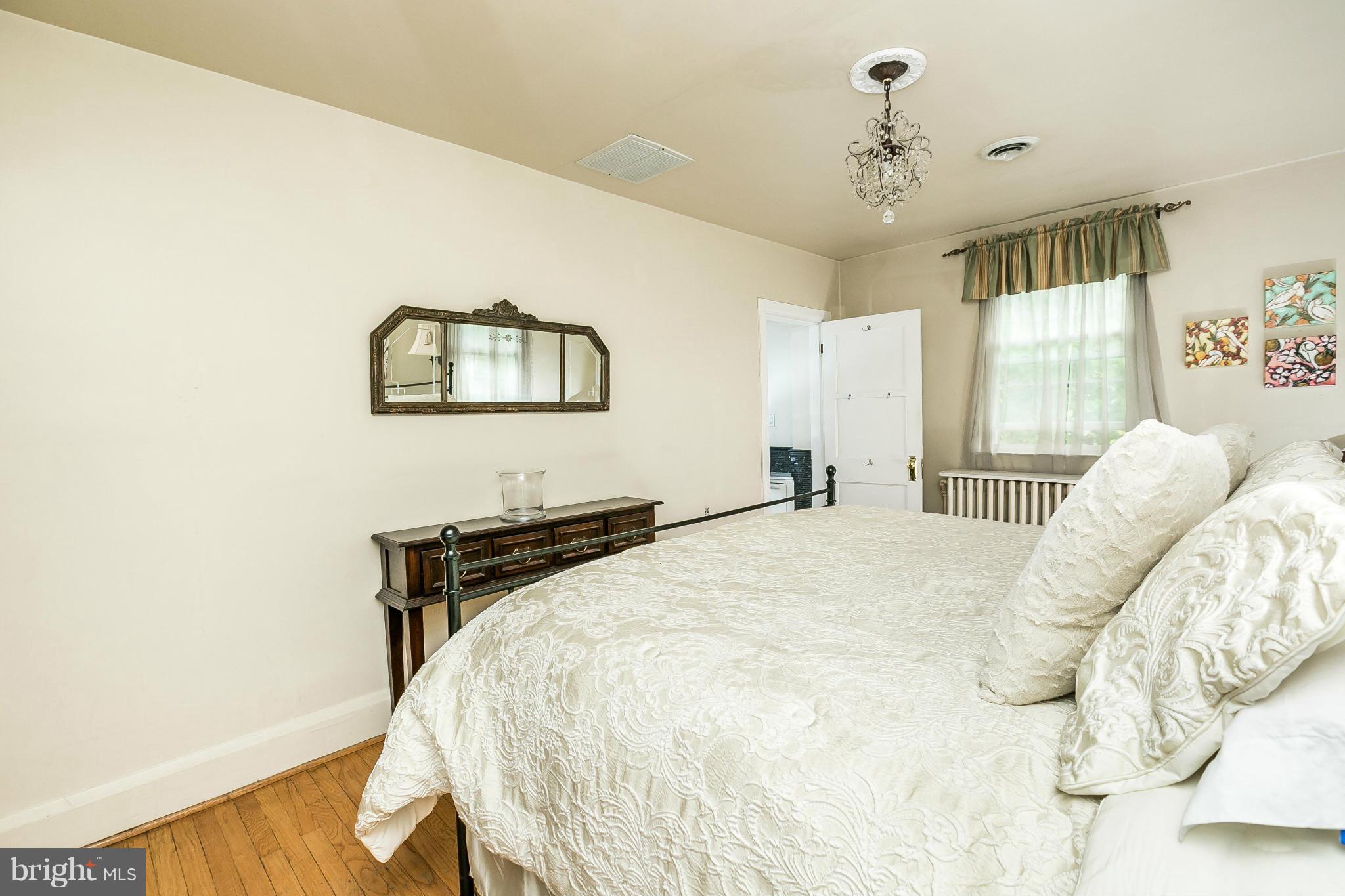 2414 Brambleton Road Baltimore, MD 21209 - Photo 17 of 30 Bedroom (Master)