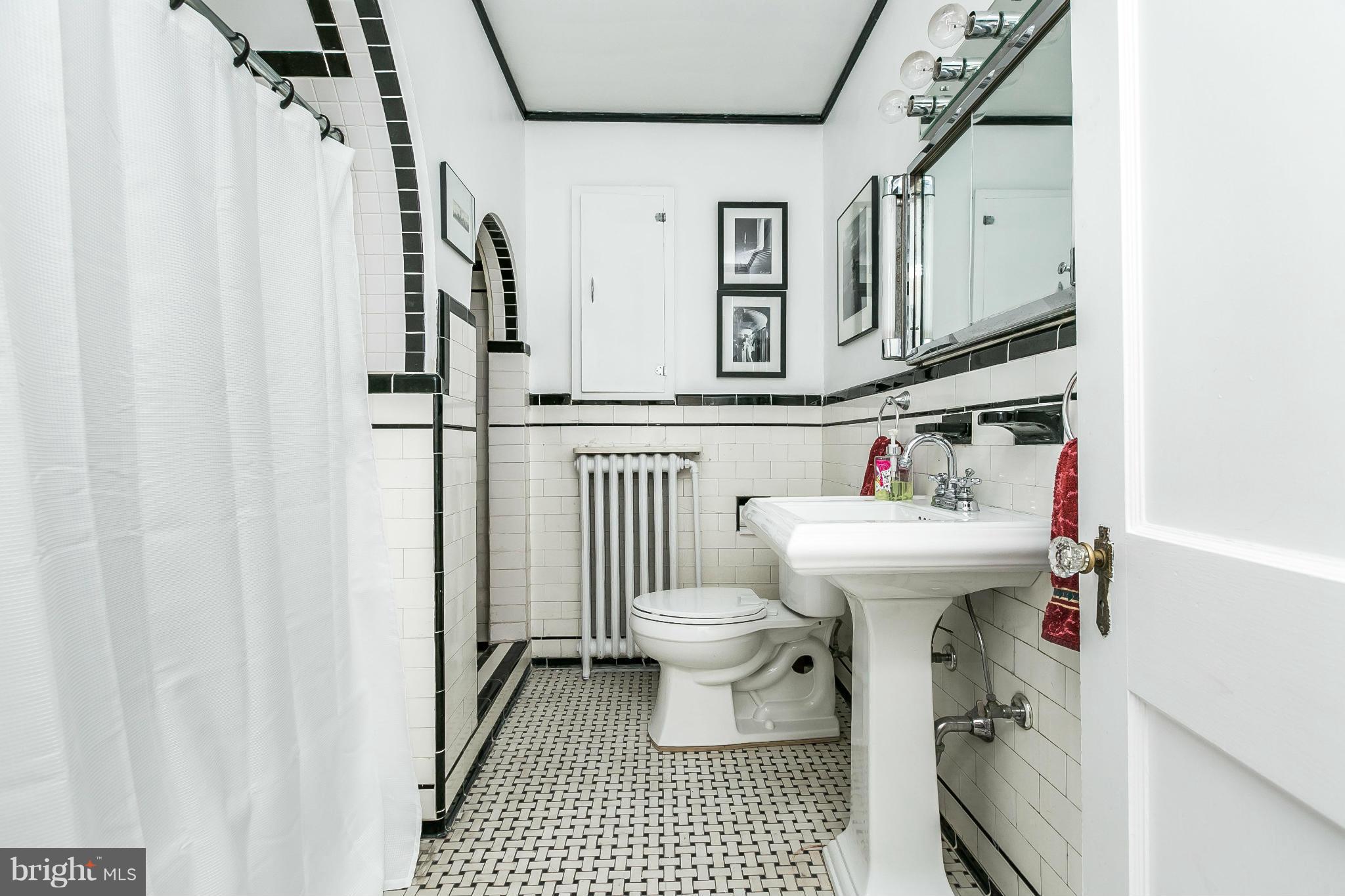 2414 Brambleton Road Baltimore, MD 21209 - Photo 21 of 30 Bath