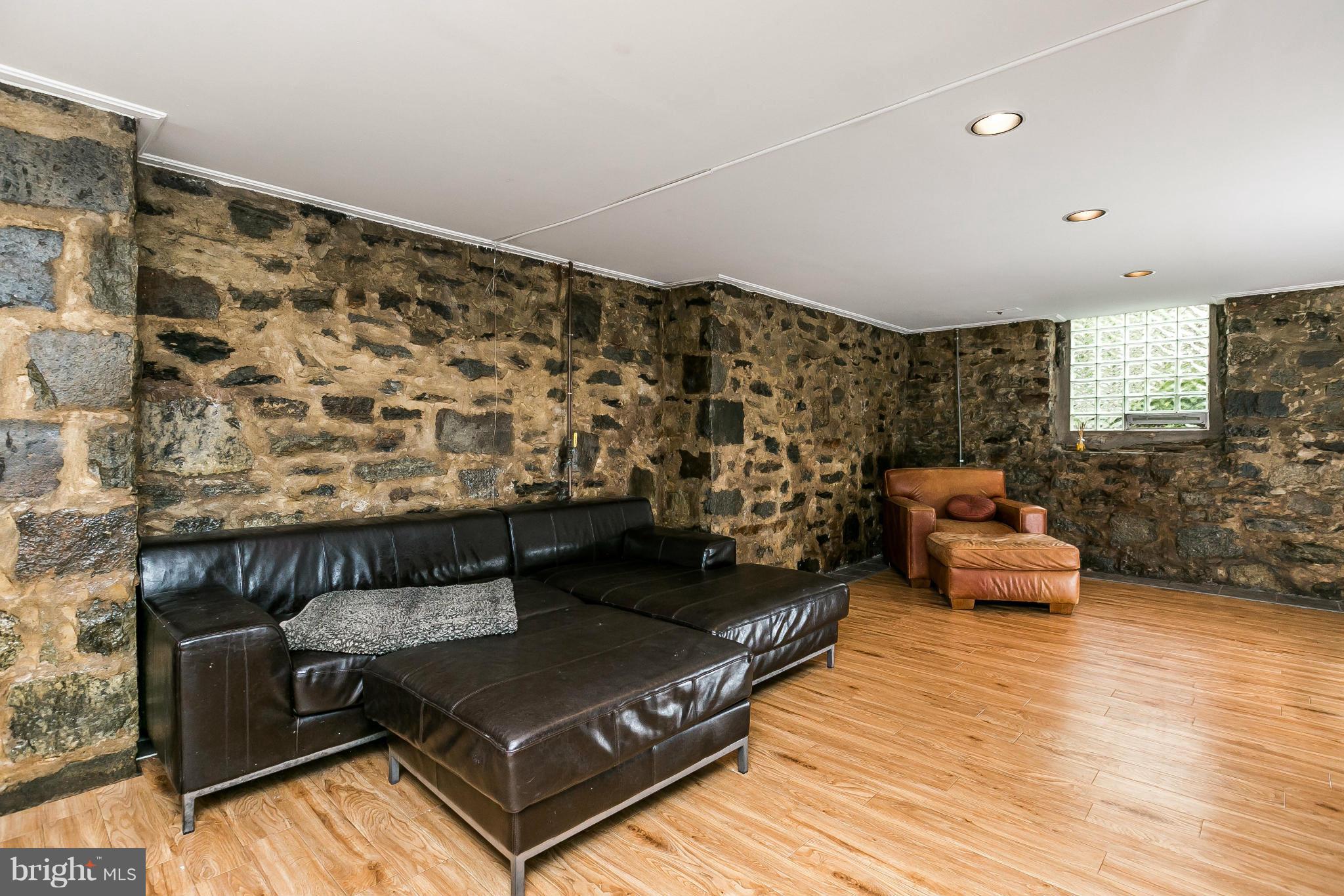 2414 Brambleton Road Baltimore, MD 21209 - Photo 23 of 30 Family Room