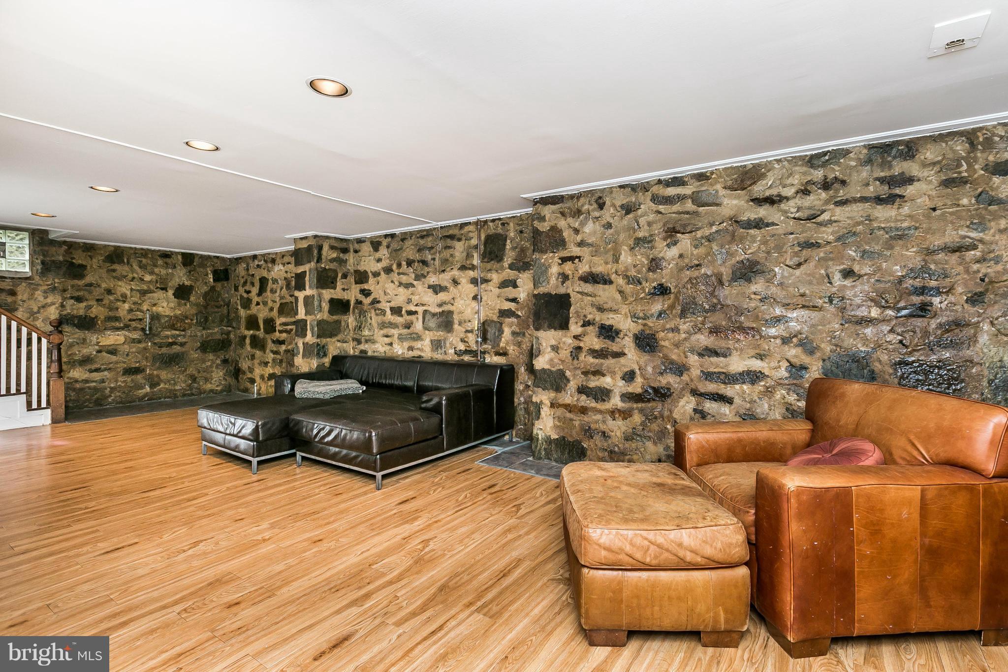 2414 Brambleton Road Baltimore, MD 21209 - Photo 25 of 30 Family Room