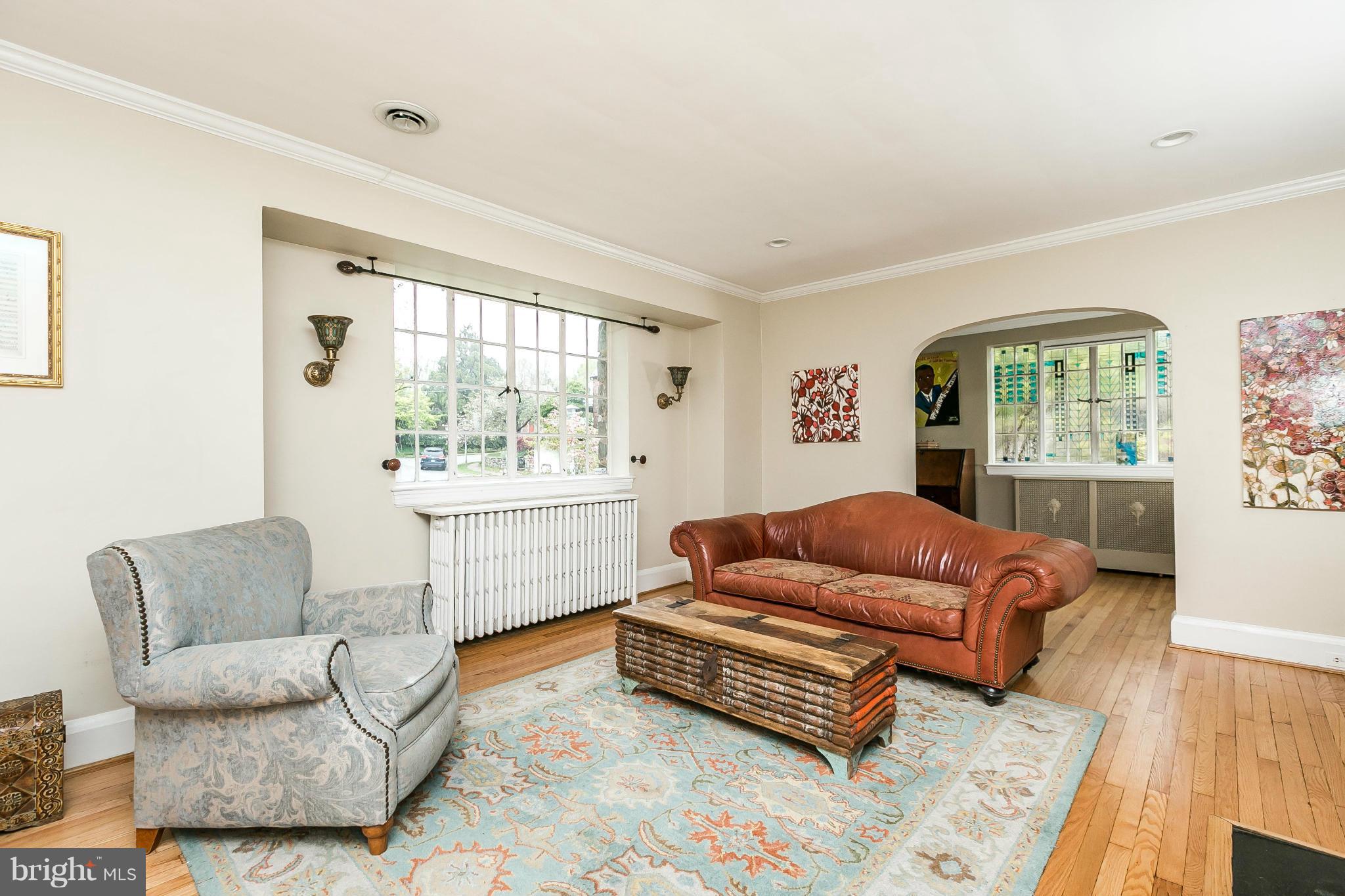 2414 Brambleton Road Baltimore, MD 21209 - Photo 4 of 30 Living Room