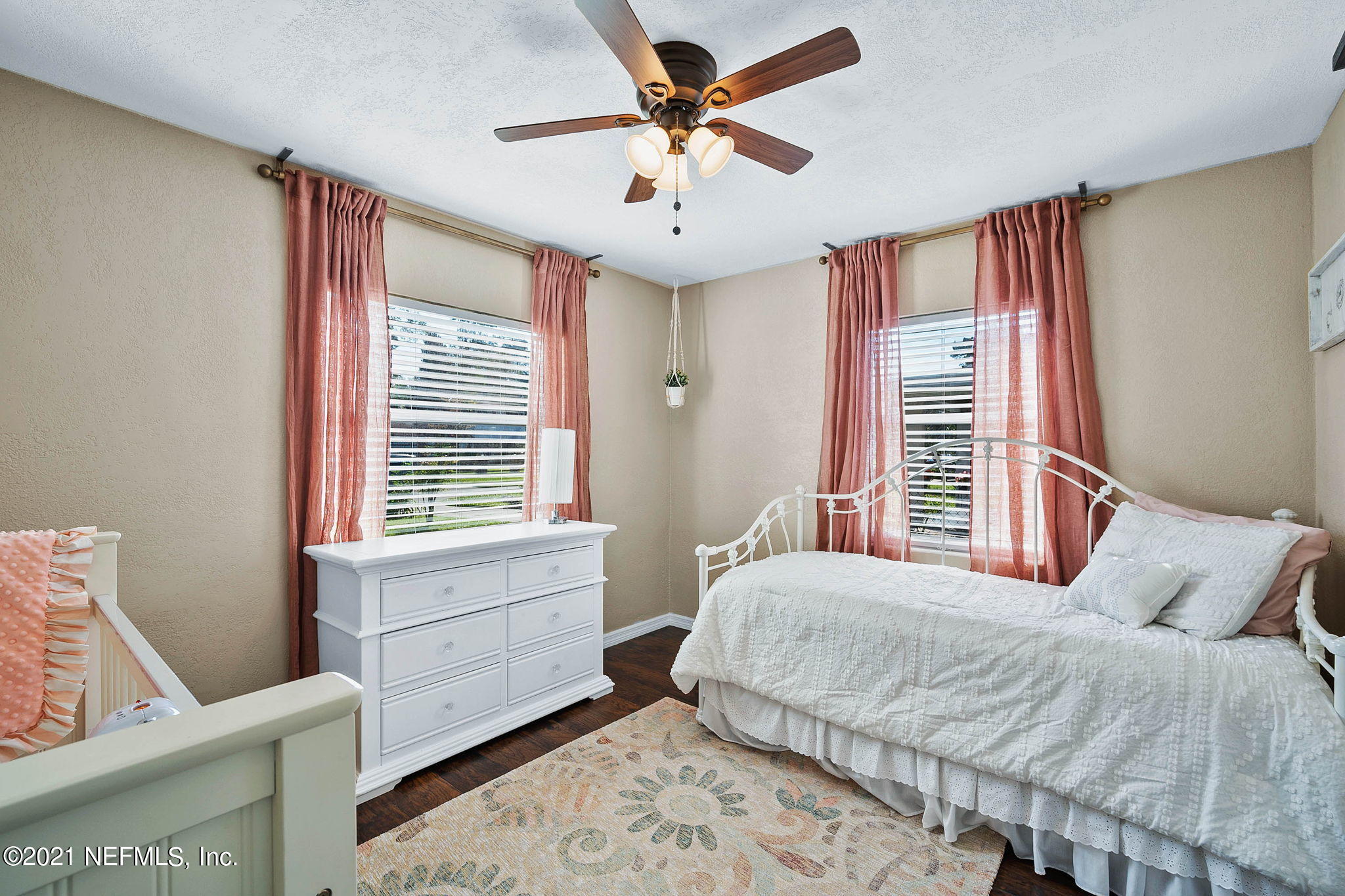 3652 Freeman Road Jacksonville, FL 32207 - Photo 8 of 18 Large Windows