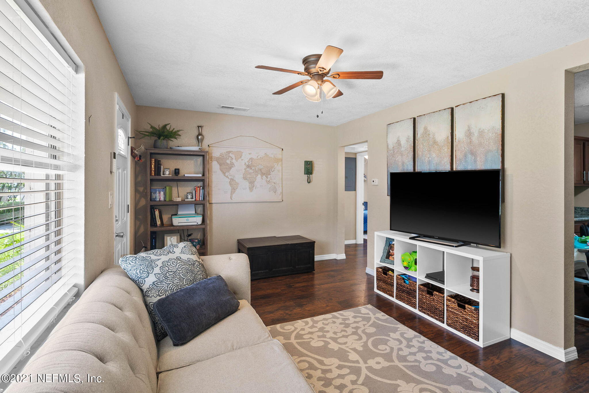 3652 Freeman Road Jacksonville, FL 32207 - Photo 10 of 18 Natural Light, Please!