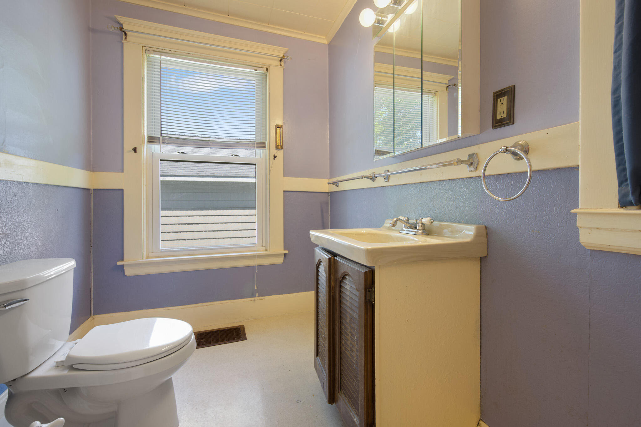 164 7th Street Bangor, ME 04401 - Photo 20 of 51 First Floor Bath