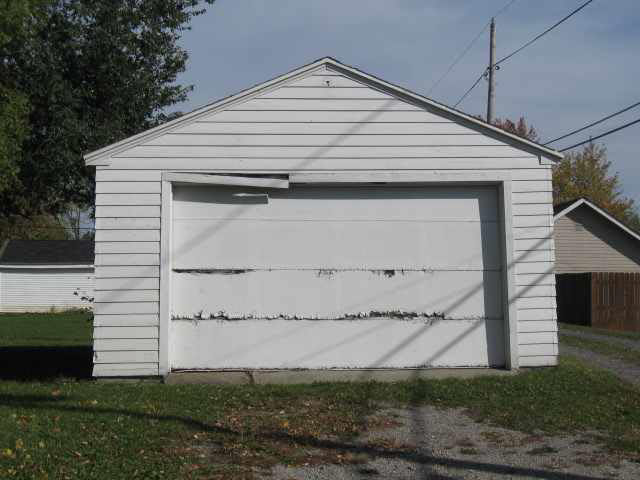 417 North Pearl Street Butler, IN 46721 - Photo 2 of 9