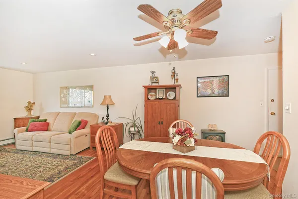 $329,000 | 10 Ivy Street, Unit 10A, Farmingdale, NY 11735