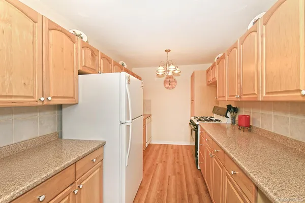 $329,000 | 10 Ivy Street, Unit 10A, Farmingdale, NY 11735