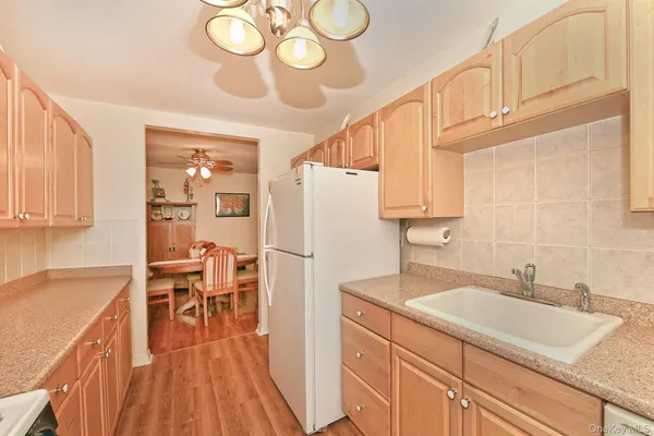 $329,000 | 10 Ivy Street, Unit 10A, Farmingdale, NY 11735