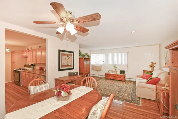 $329,000 | 10 Ivy Street, Unit 10A, Farmingdale, NY 11735