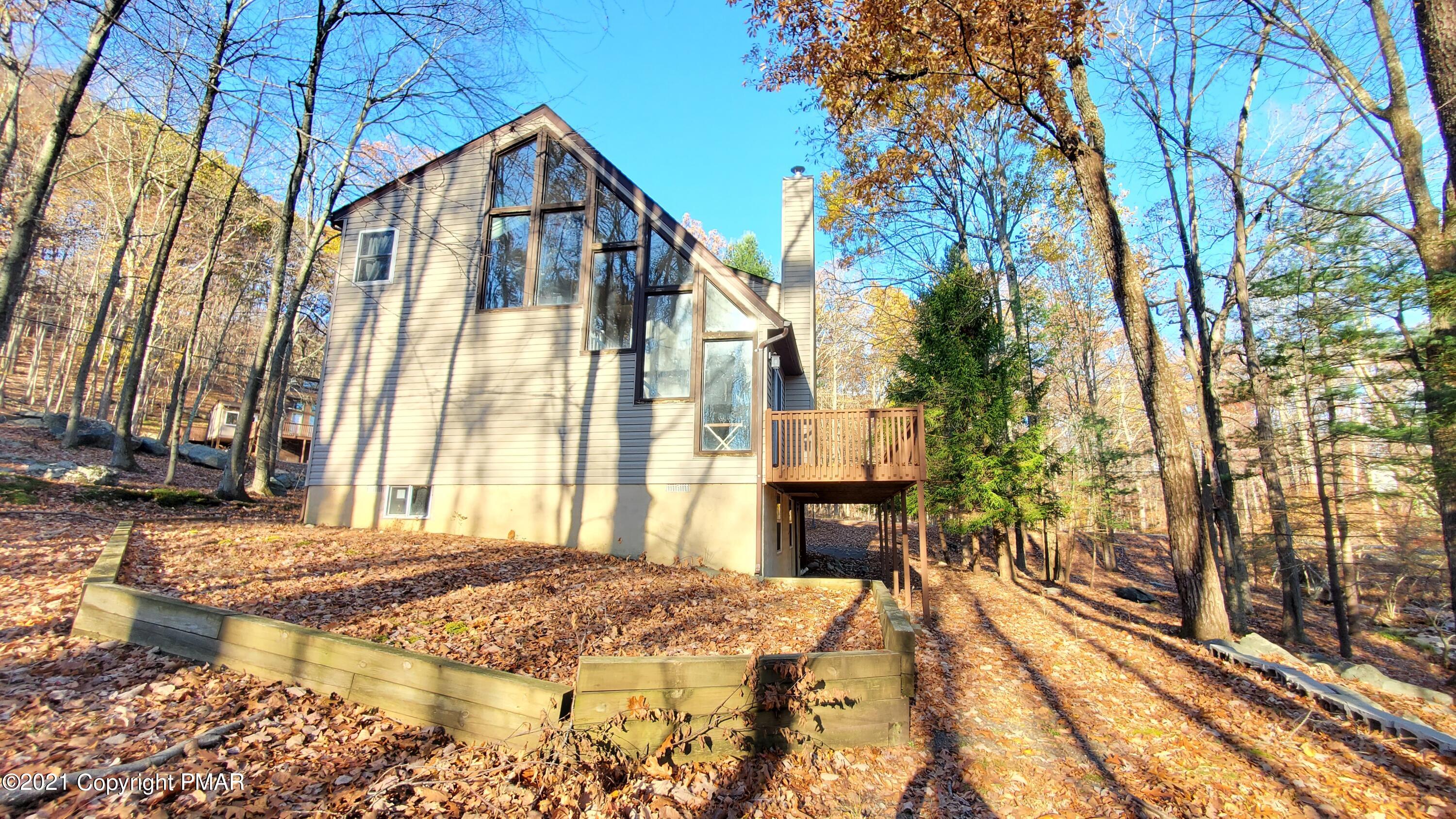 2111 Southport Drive Bushkill, PA 18324 - Photo 29 of 30 a spacious bathroom with a bathtub and shower