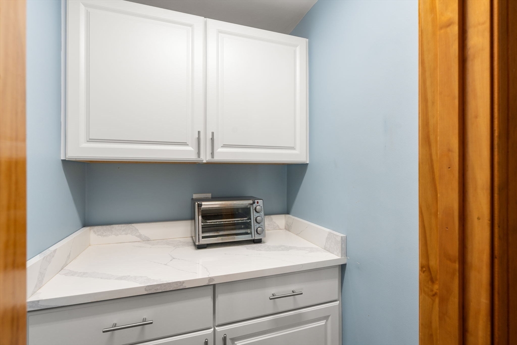 105 Pine Ridge Road Medford, MA 02155 - Photo 6 of 23