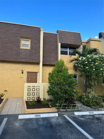 $2,500 | 5841 Blueberry Court, Unit 77, Lauderhill, FL 33313