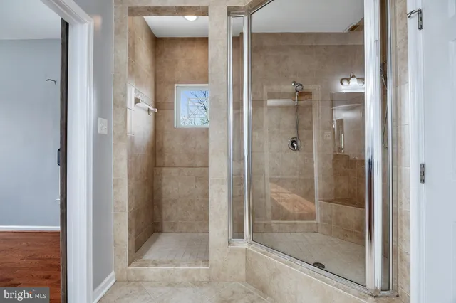 a view of a house with backyard and porch