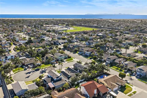 $1,899,000 | 9441 Iolani Circle, Huntington Beach, CA 92646